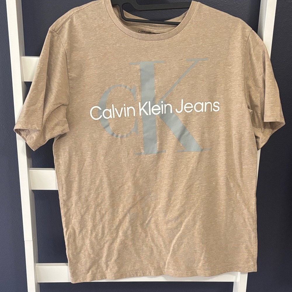 Boy XL calvin klein Tshirt